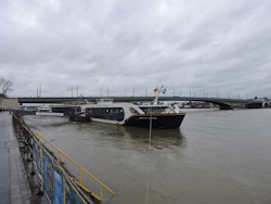 Spirit of the Rhine tied up in Bonn, De